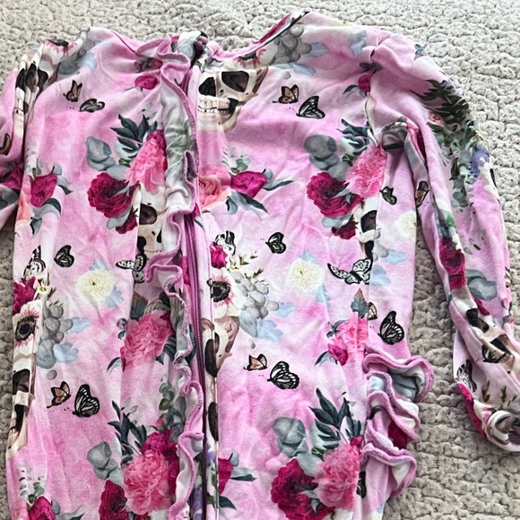 Little Bum Bums bums and roses  6-9M Skulls Ruffle Pajamas - Picture 1 of 2